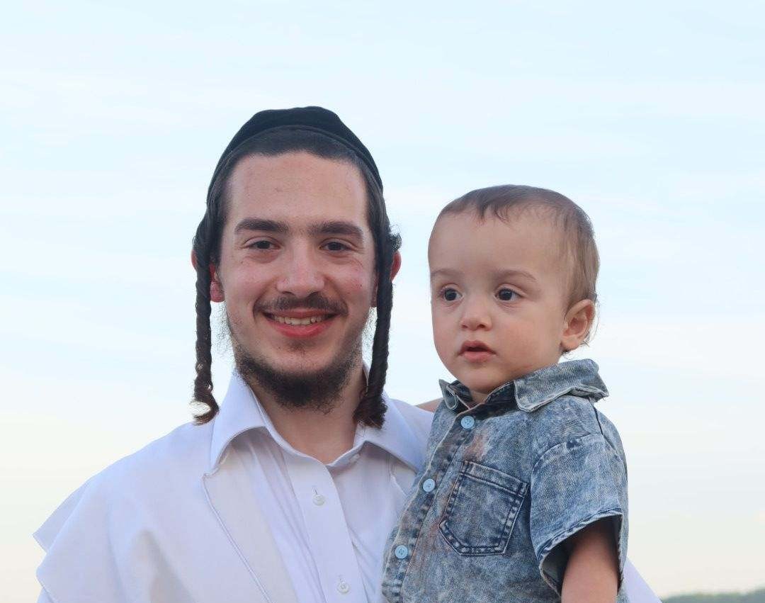 Sruly Weiss with family